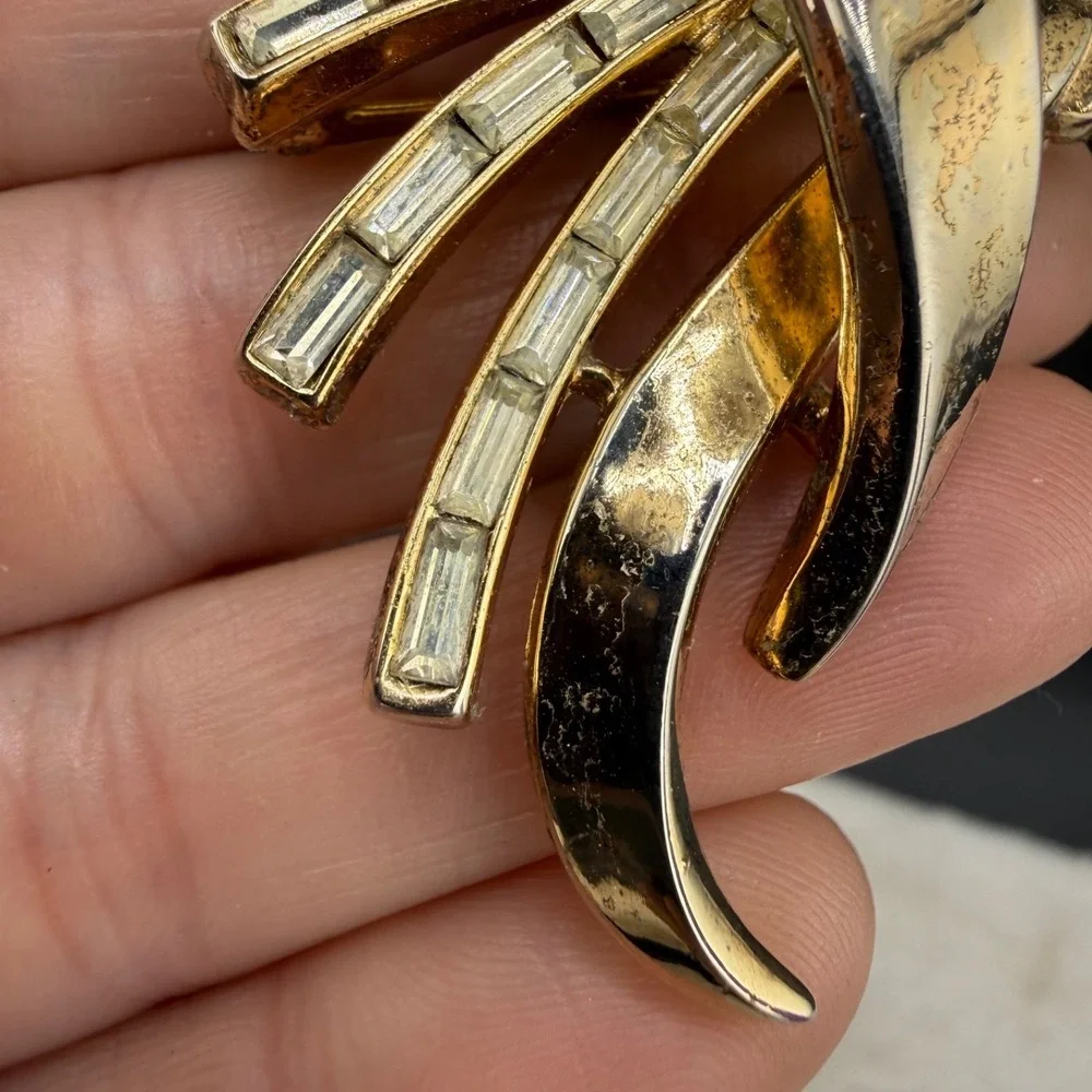 Vintage Trifari Brooch Rhinestone Philippe Comet Gold Tone READ